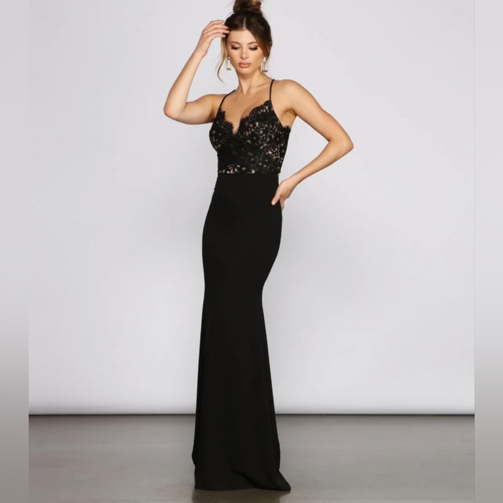 Elegant Black Lace Bodice Evening Gown - Women Dresses